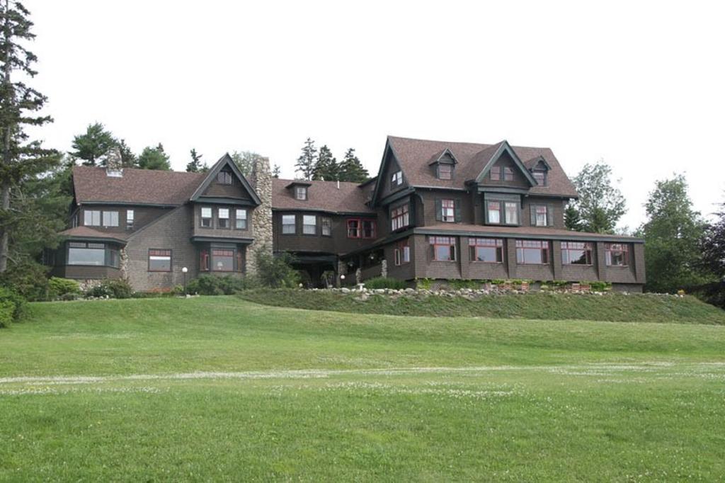 The Manor Inn Castine Exterior photo