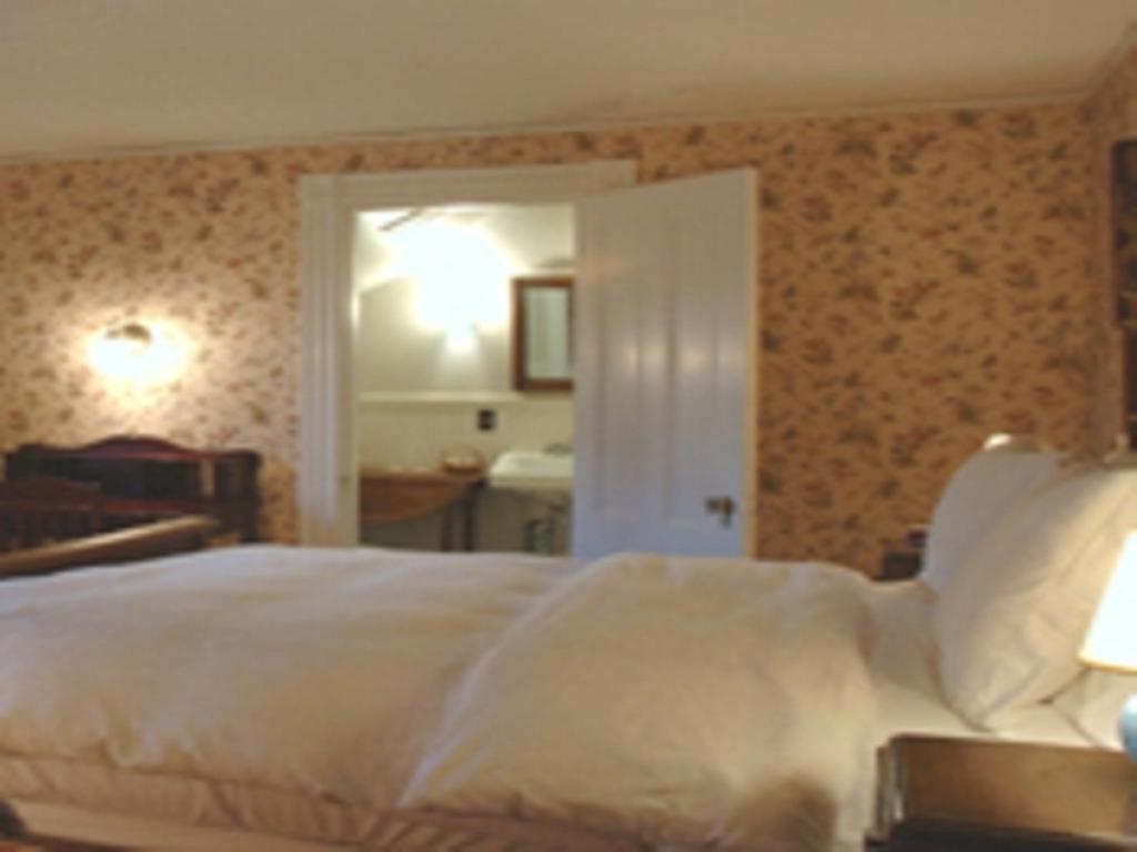 The Manor Inn Castine Room photo